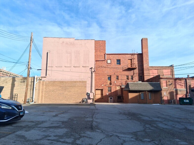 More Photos Of 108-112 E Main St, Belleville General Retail For Sale