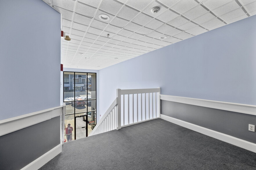 More Photos Of 264 N Broadway, Salem Freestanding For Sale