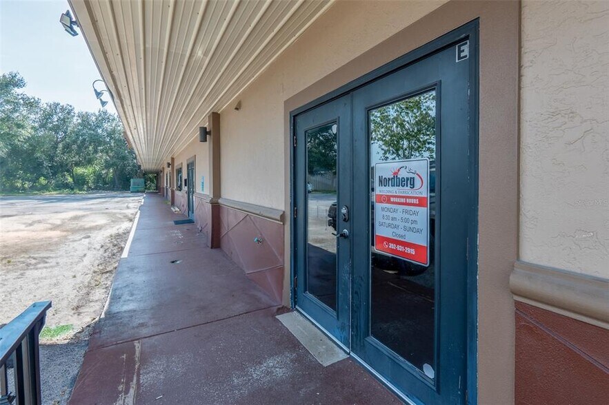 More Photos Of 905 Jan Mar Ct, Clermont Light Distribution For Lease