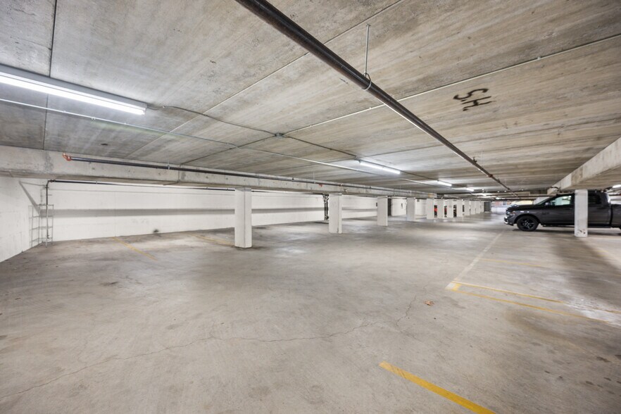 More Photos Of 33386 S Fraser Way, Abbotsford Freestanding For Sale