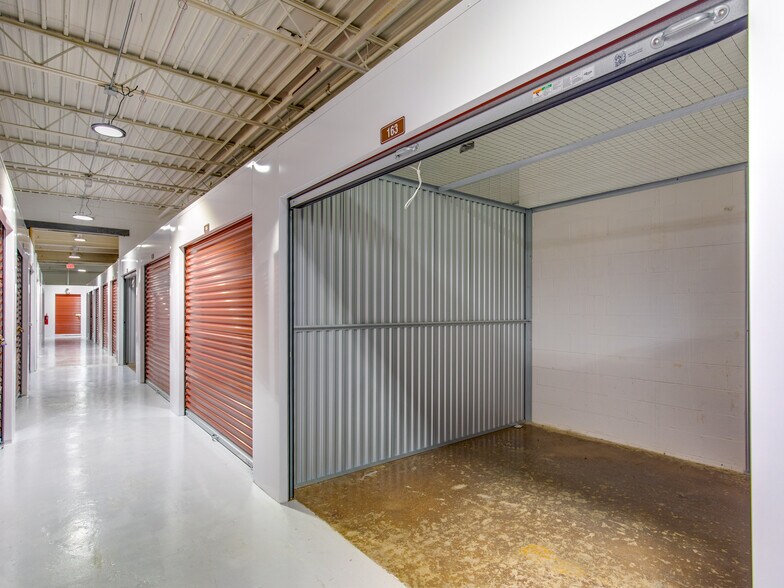 More Photos Of 17506 Chicago Ave, Lansing Self Storage For Sale