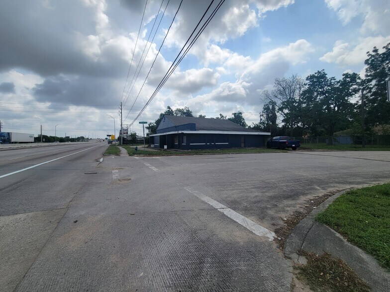 More Photos Of 14201 Main St, Houston Restaurant For Lease
