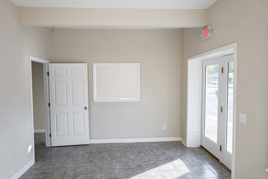More Photos Of 2901 N Meridian St, Huntsville Light Distribution For Lease
