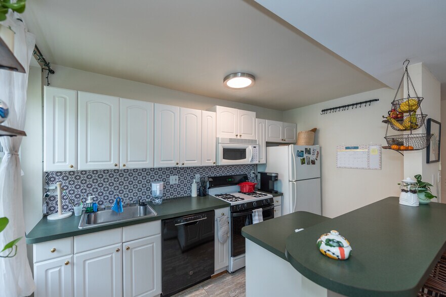 More Photos Of 2715 Cortland Pl NW, Washington Apartments For Sale