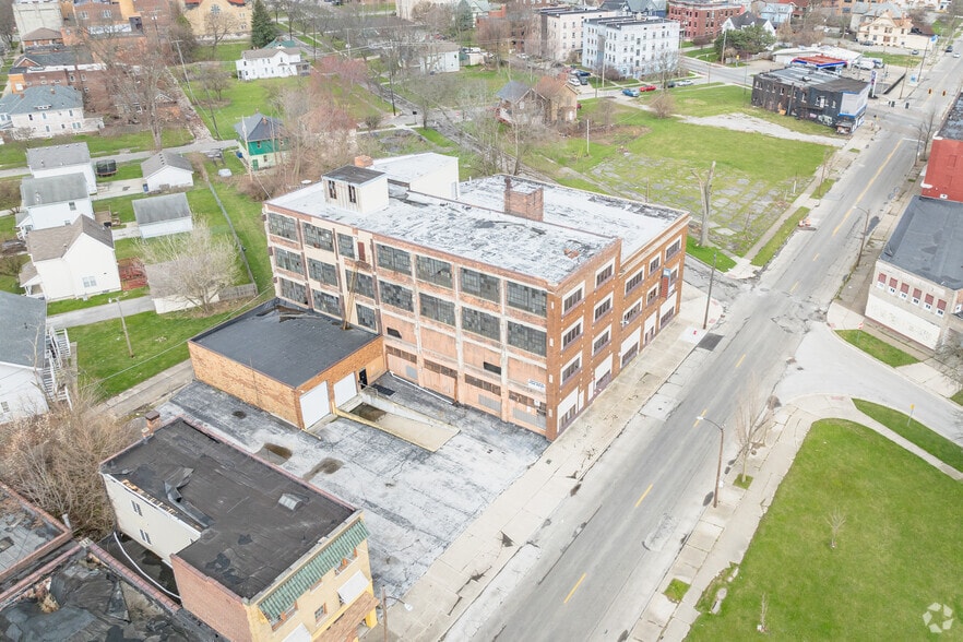 More Photos Of 2119 Ashland Ave, Toledo Industrial For Sale