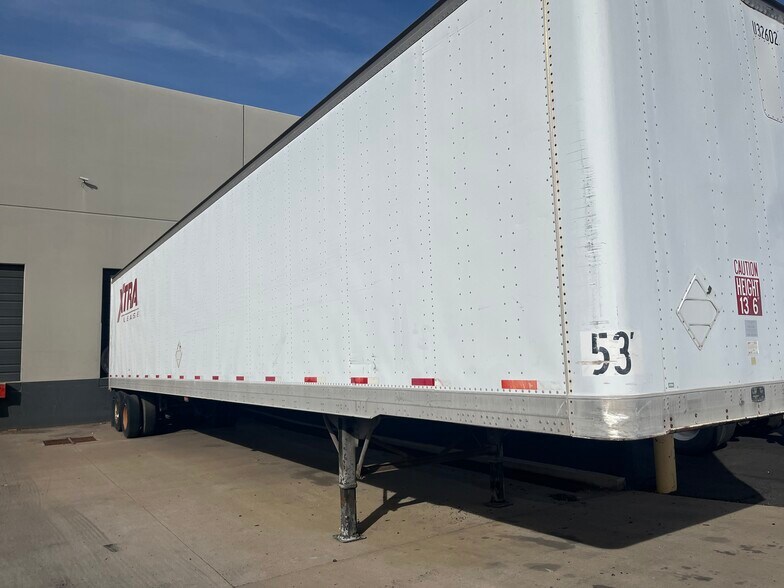 More Photos Of 5525 W Latham St, Phoenix Warehouse For Lease