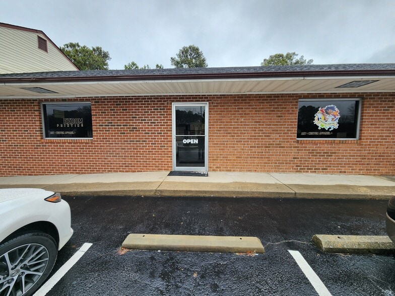 Primary Photo Of 2439 County Dr, Petersburg General Retail For Lease