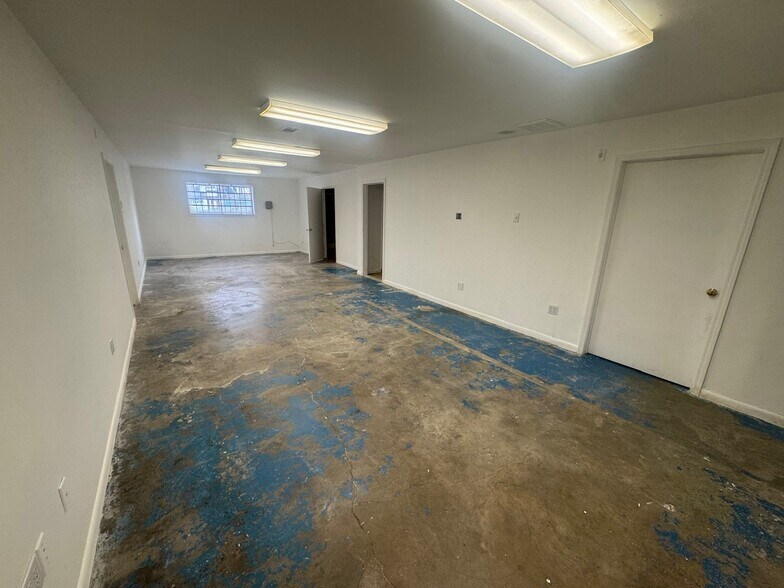 More Photos Of 6214 Beverly Hill St, Houston Office For Lease
