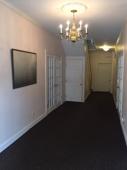 More Photos Of 56 Main St, Southampton Office For Lease