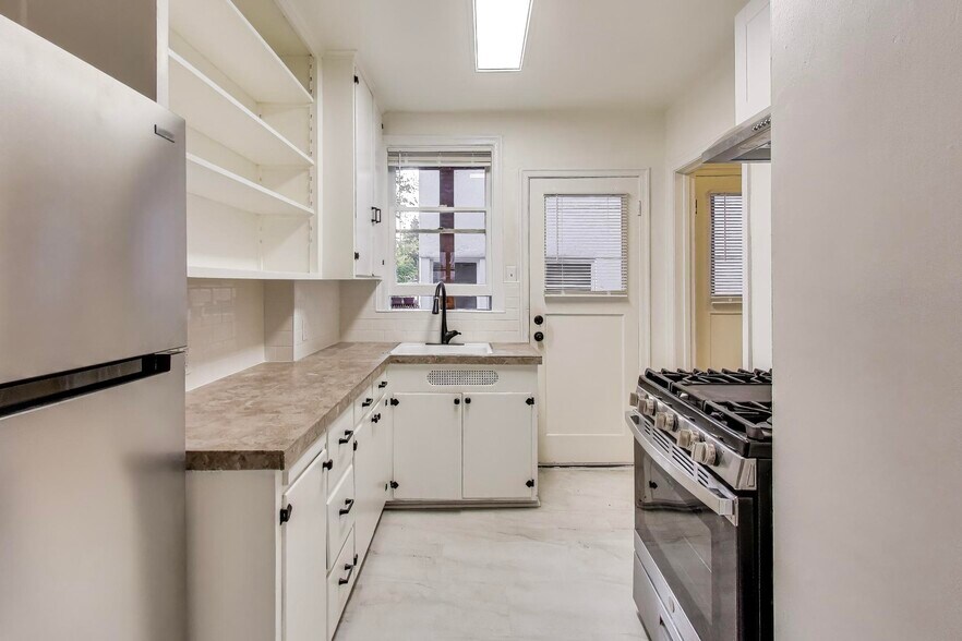 More Photos Of 33 Home Pl E, Oakland Apartments For Sale