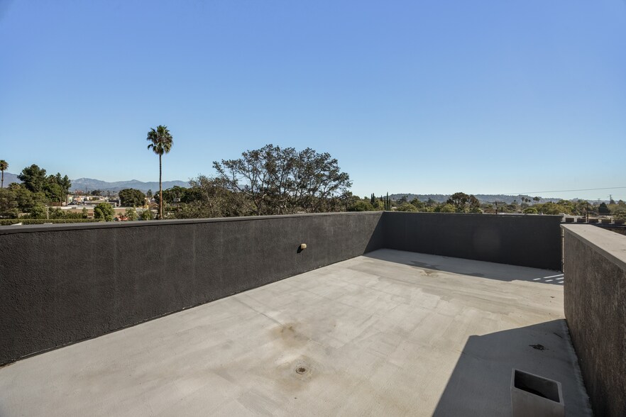 More Photos Of 2972 Glendale Blvd, Los Angeles Loft Creative Space For Lease