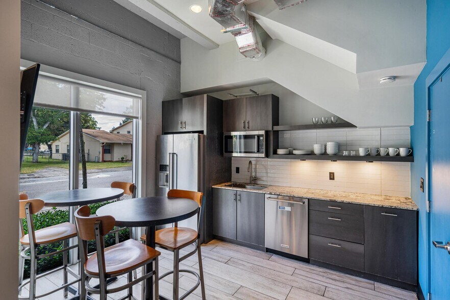 More Photos Of 3305 SW 37th Ave, Miami Office For Sale