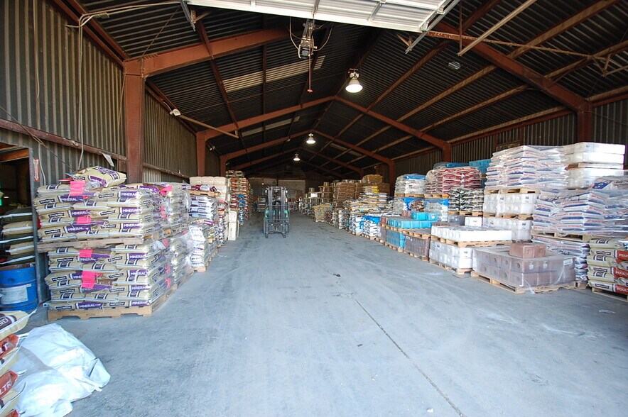 More Photos Of 415 9th Ave NE, Sidney Distribution For Sale