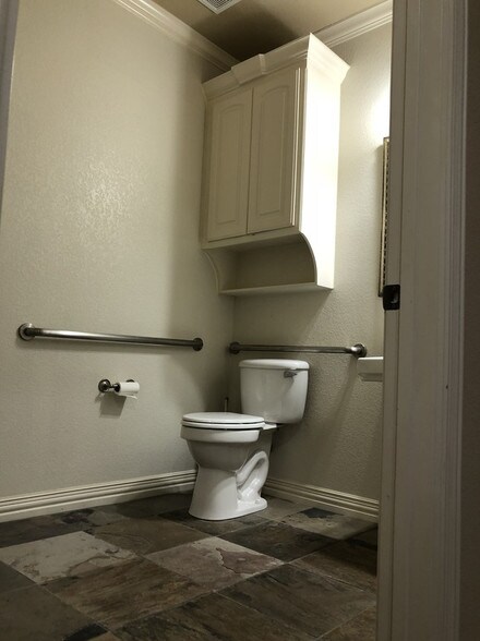 More Photos Of 1400 W Mayfield Rd, Arlington Loft Creative Space For Sale