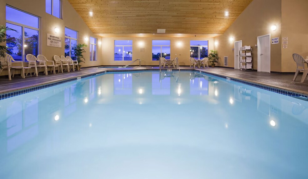 More Photos Of 211 W Main St, Parkers Prairie Hotel For Sale