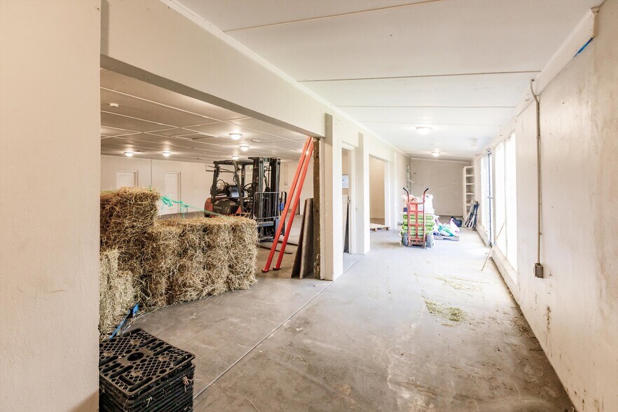 More Photos Of 19431 Palm Beach Blvd, Alva Flex For Lease