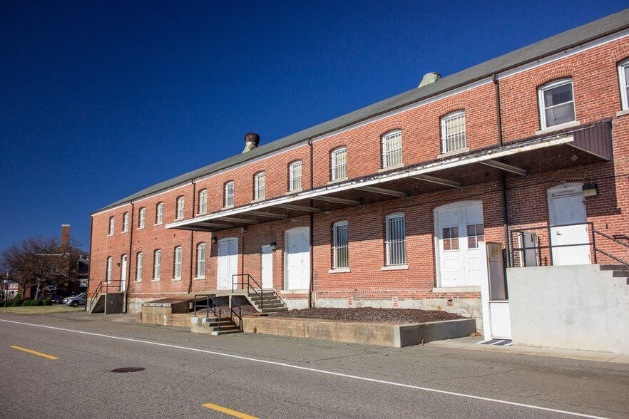 More Photos Of 61 Patch Rd, Fort Monroe Warehouse For Lease