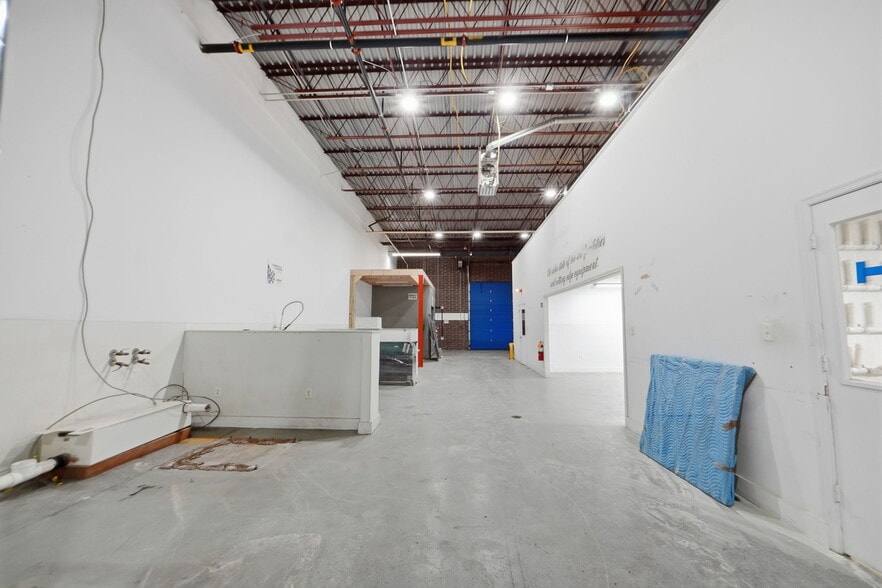 More Photos Of 1001 Prince George's Blvd, Upper Marlboro Light Manufacturing For Sale