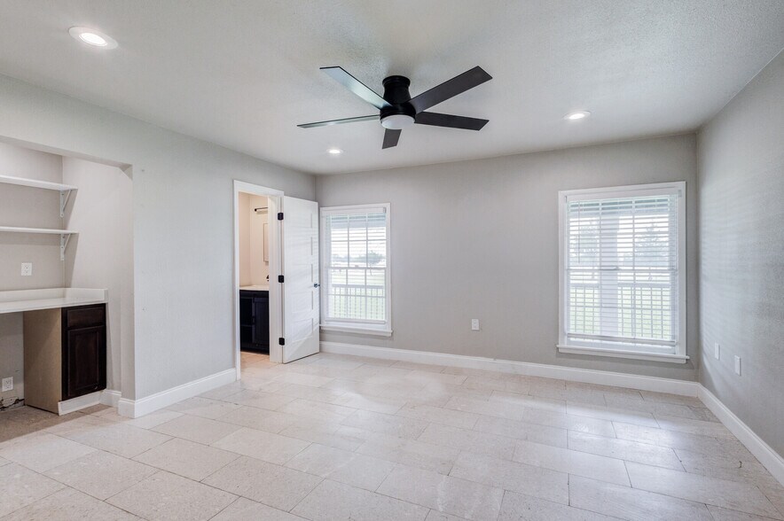 More Photos Of 4877 Sam Rayburn Hwy, Anna Office For Lease