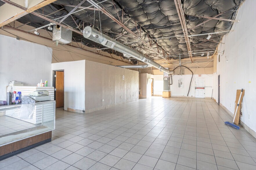 More Photos Of 3421 Cimmaron Trl, Fort Worth General Retail For Lease