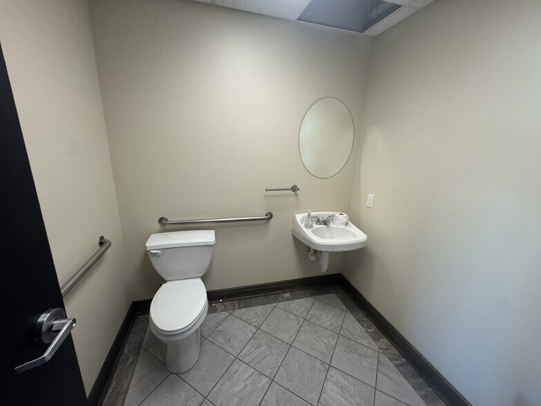 More Photos Of 7 Oakwood Dr, Scranton Storefront Retail Office For Sale
