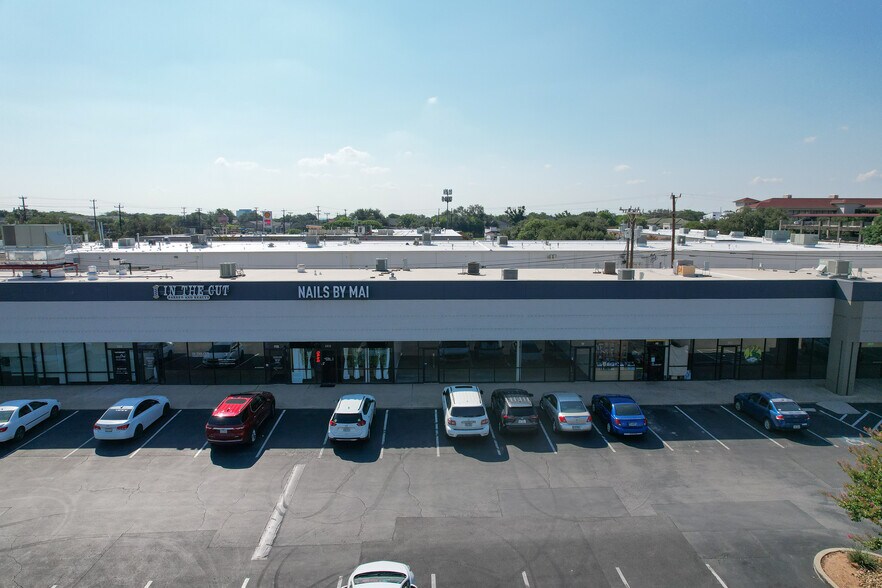 More Photos Of 7959 Fredericksburg Rd, San Antonio Unknown For Lease