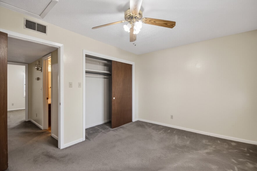 More Photos Of 701 E 4th St, Carlisle Apartments For Sale
