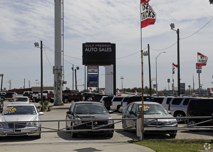 Primary Photo Of 3101 Gulf Fwy, Dickinson Auto Dealership For Lease