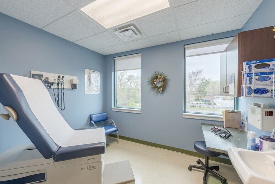 More Photos Of 1407 S County Trl, East Greenwich Medical For Sale