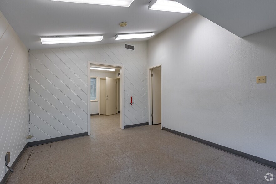 More Photos Of 2045 S Loop 250 W, Midland Warehouse For Sale