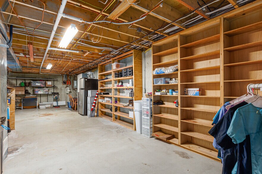 More Photos Of 709 Staunton Rd, Gillespie Office For Sale