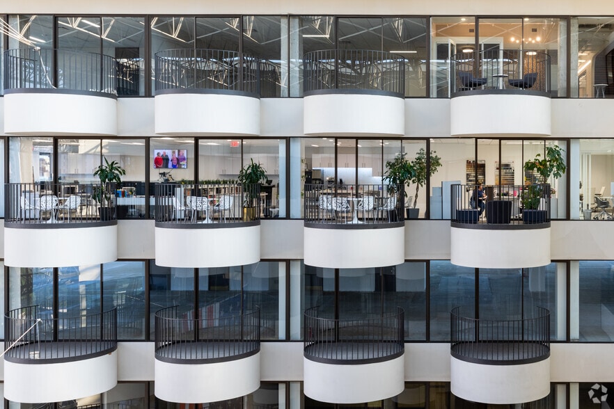 More Photos Of 5065-5075 Westheimer Rd, Houston Office For Lease