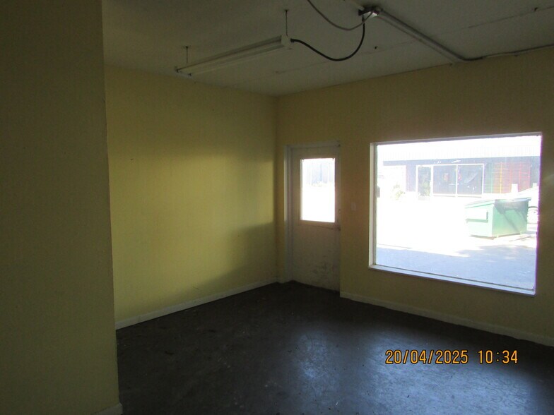 More Photos Of 12691-12695 Mcgregor Blvd, Fort Myers Unknown For Lease