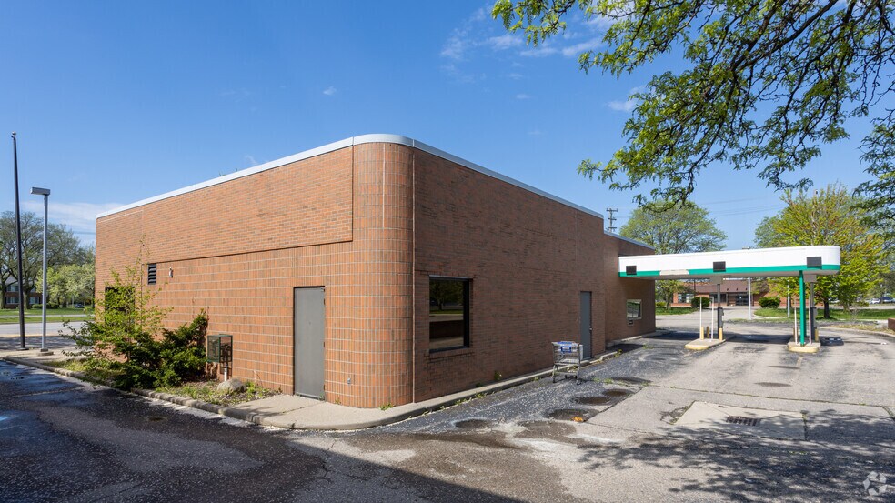 More Photos Of 19601 Vernier Rd, Harper Woods Bank For Sale