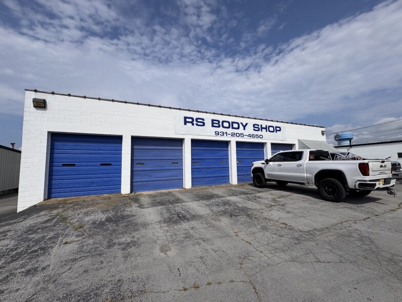 Primary Photo Of 102 Prince St, Shelbyville General Retail For Sale