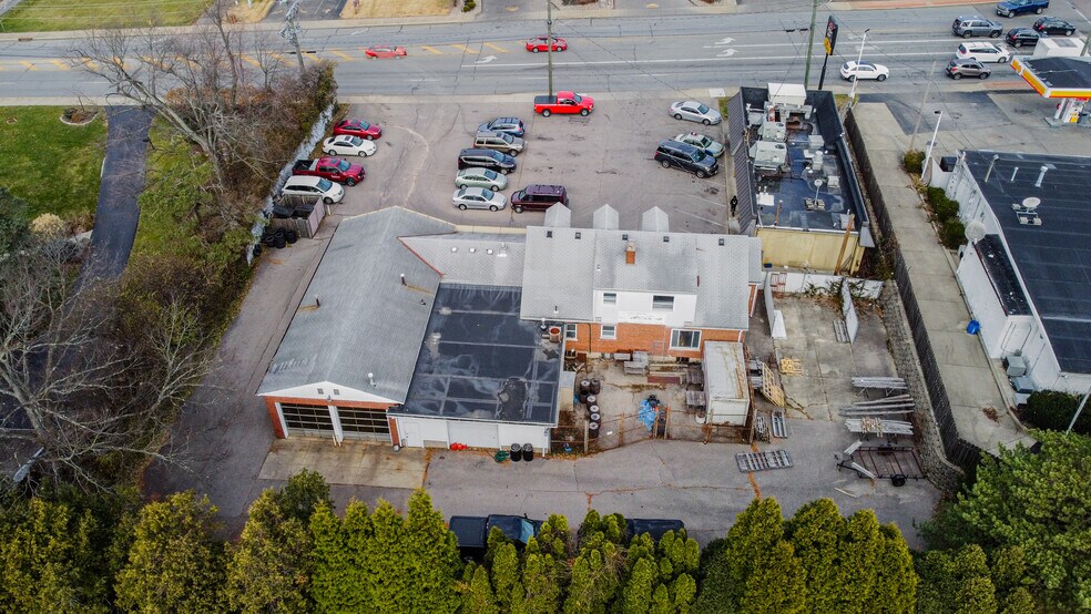 More Photos Of 913-915 W Galbraith Rd, Cincinnati Auto Repair For Sale