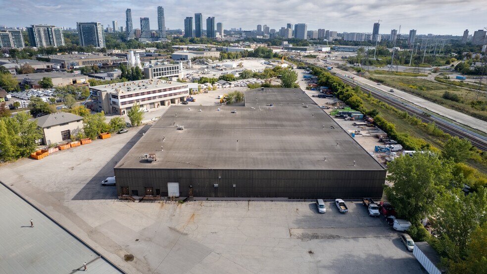 More Photos Of 55 Esandar Dr, Toronto Warehouse For Lease