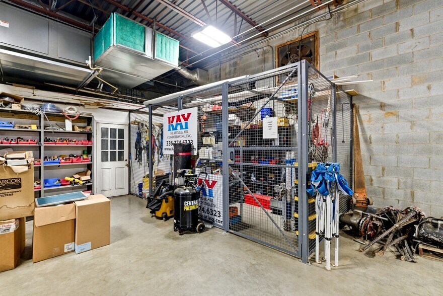 More Photos Of 809 Post St, Greensboro Warehouse For Lease