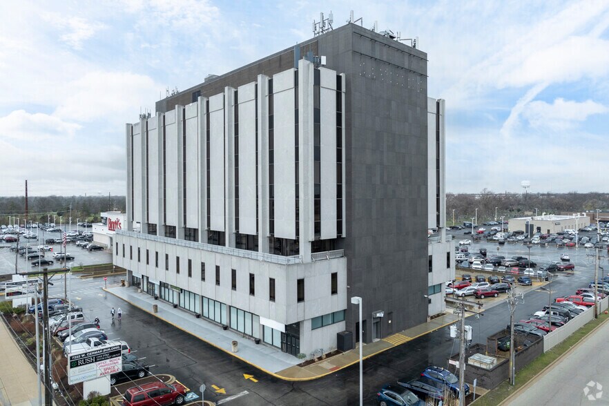 More Photos Of 7222 W Cermak Rd, North Riverside Office For Lease