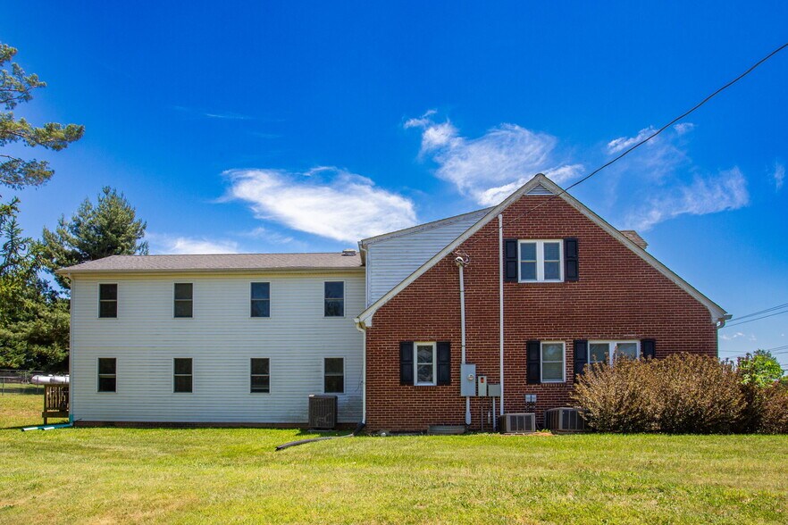 More Photos Of 2352 Jefferson Hwy, Waynesboro Office For Sale