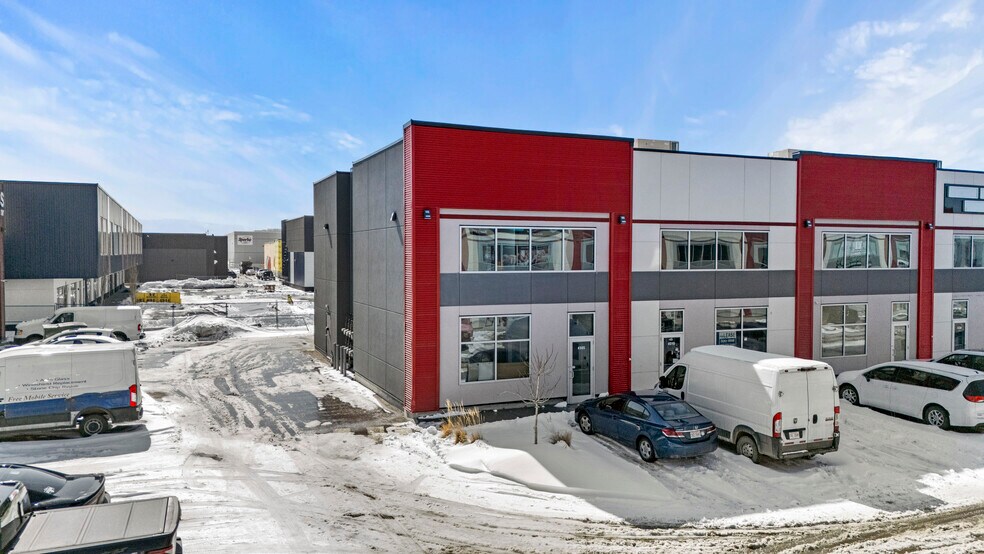 More Photos Of 10960 42 St NE, Calgary Storefront For Sale