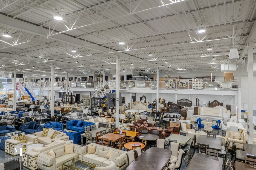 More Photos Of 6200-6250 Boul Henri-Bourassa E, Montréal Warehouse For Lease