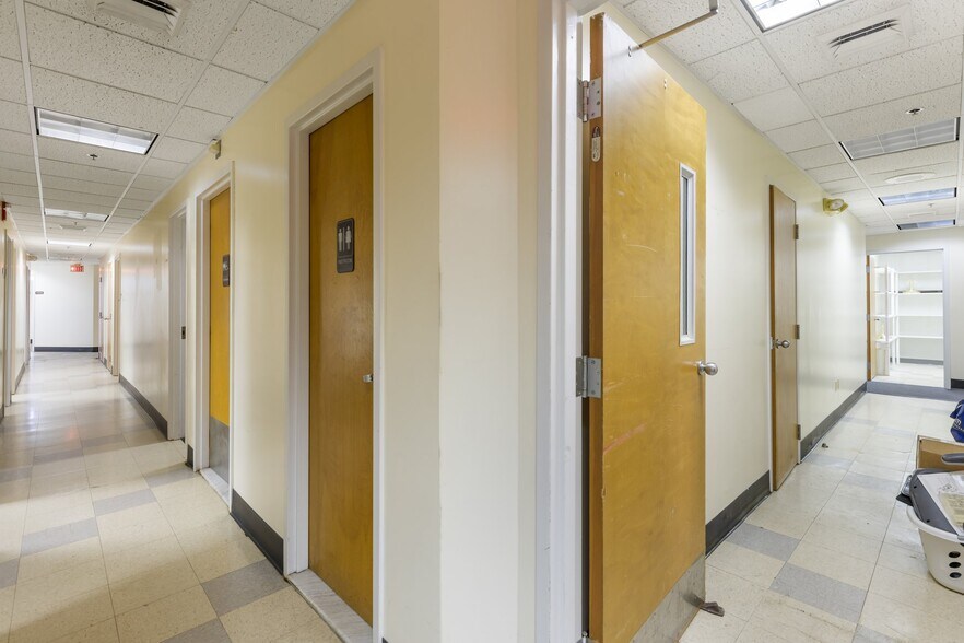 More Photos Of 19-25 Main St, Hartford Office Residential For Sale