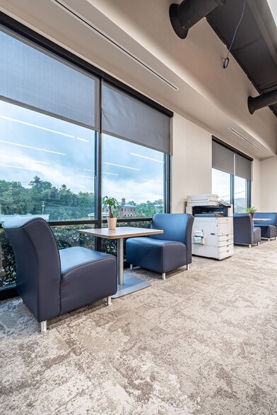 More Photos Of 3825 Electric Rd, Roanoke Storefront Retail Office For Lease