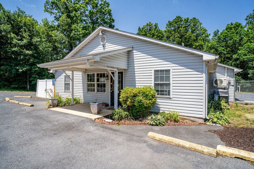Primary Photo Of 1001 Mount Torrey Rd, Lyndhurst Office For Sale