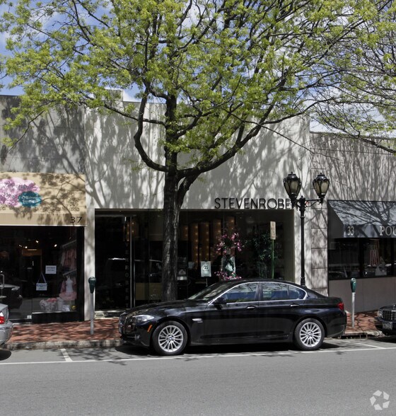 More Photos Of 35-41 Middle Neck Rd, Great Neck Storefront For Lease