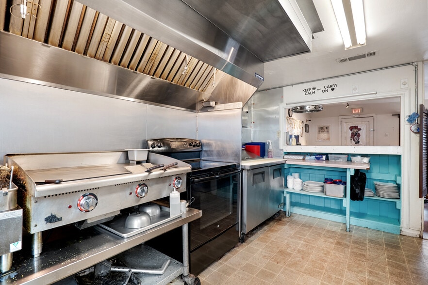 More Photos Of 107 E Main St, Hardy Restaurant For Sale