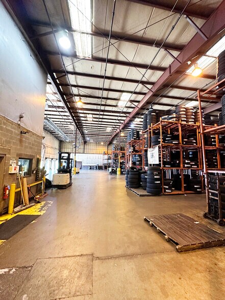 More Photos Of 9061-9073 Euclid Ave, Manassas Warehouse For Lease