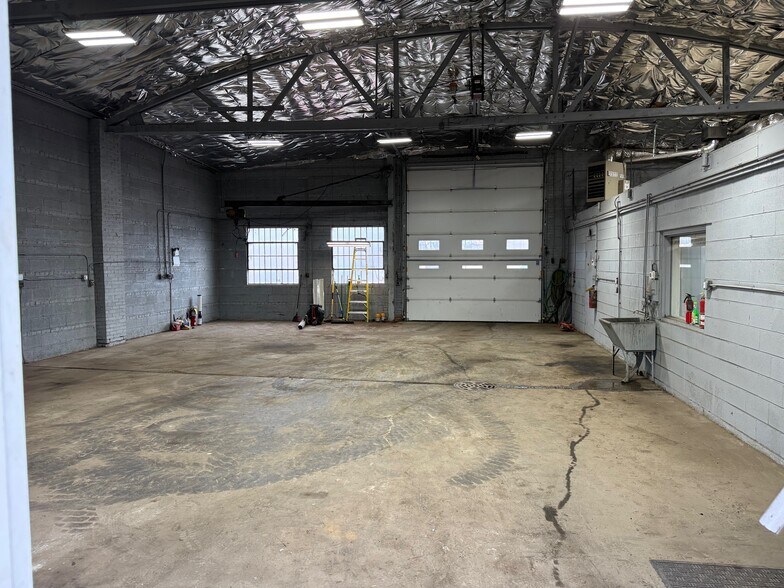 More Photos Of 7306 Central Park Ave, Skokie Industrial For Sale