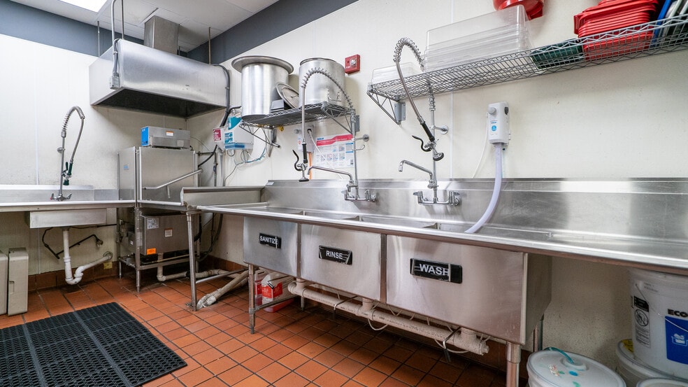 More Photos Of 72 NW 79th St, Miami Restaurant For Sale
